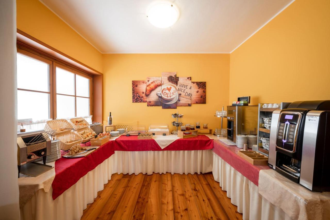 Hotel Elena Saint-Vincent Ngoại thất bức ảnh