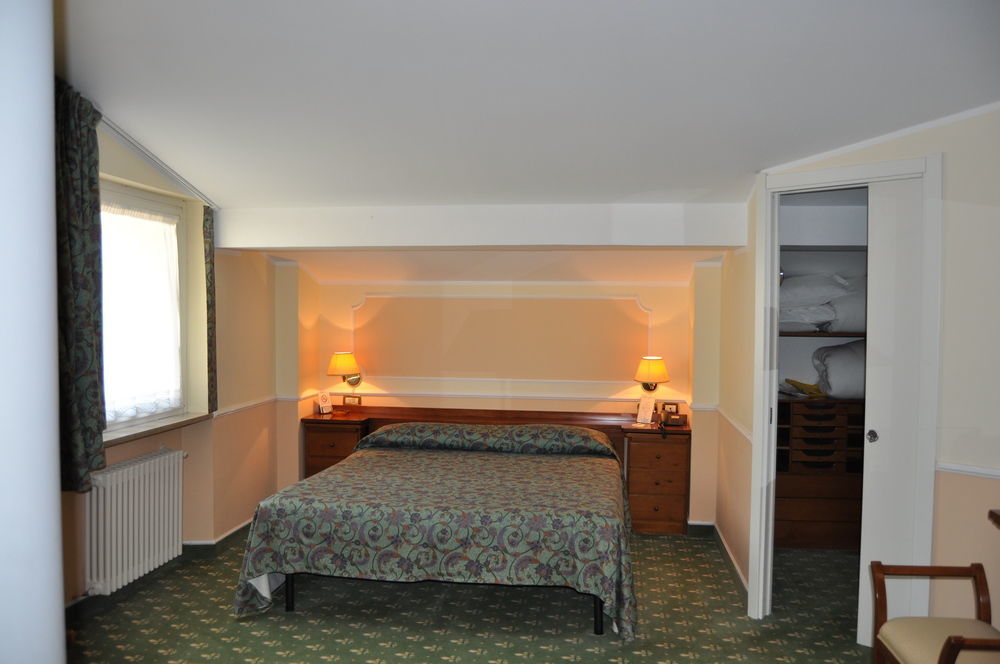 Hotel Elena Saint-Vincent Ngoại thất bức ảnh