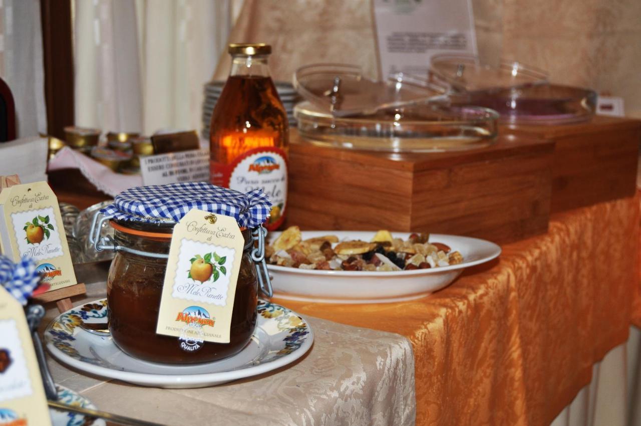 Hotel Elena Saint-Vincent Ngoại thất bức ảnh