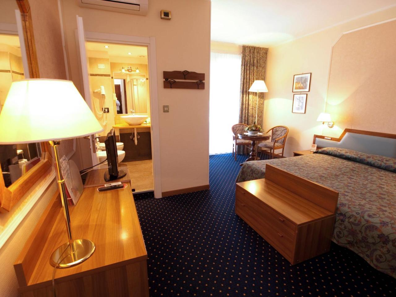 Hotel Elena Saint-Vincent Ngoại thất bức ảnh