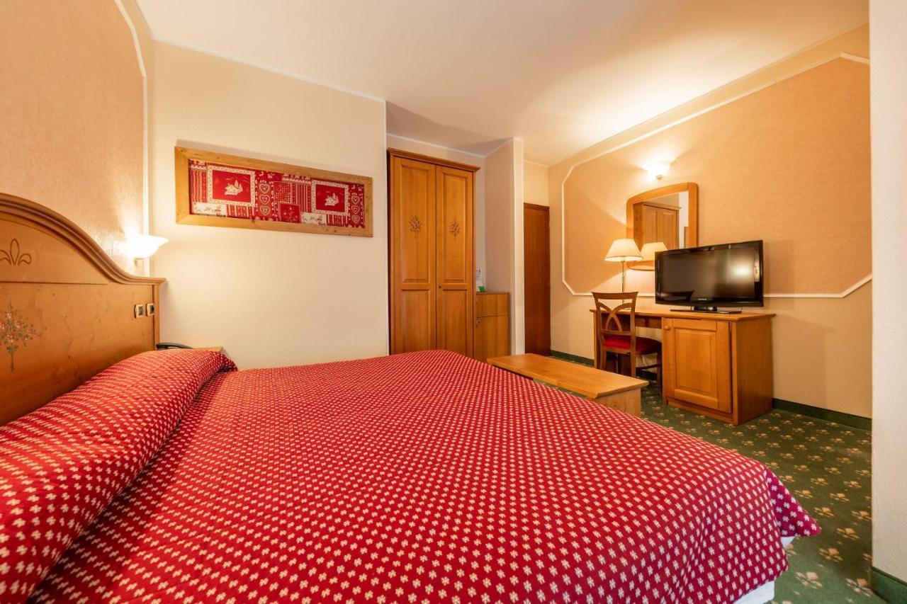 Hotel Elena Saint-Vincent Ngoại thất bức ảnh